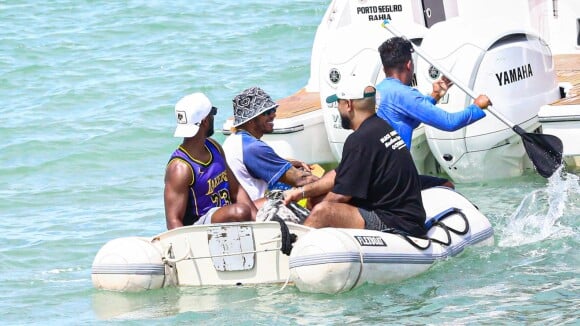 Lewis Hamilton e Juliana Nalú passaram o ano novo na Bahia em Trancoso