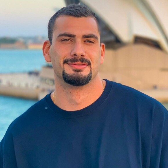 BBB 24: Nizam Hayek Abou Jokh ou apenas Nizam é um participante do reality da Globo que está disposto a ser um brother raiz