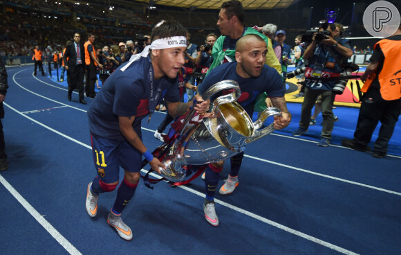 Daniel Alves e Neymar atuaram pelo time do Barcelona e ganharam diversos campeonatos