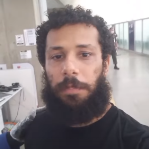 Amaury Lorenzo, o Ramiro de 'Terra e Paixão', publicou um vídeo na zona restrita do aeroporto alegando que não o deixavam embarcar para o seu voo