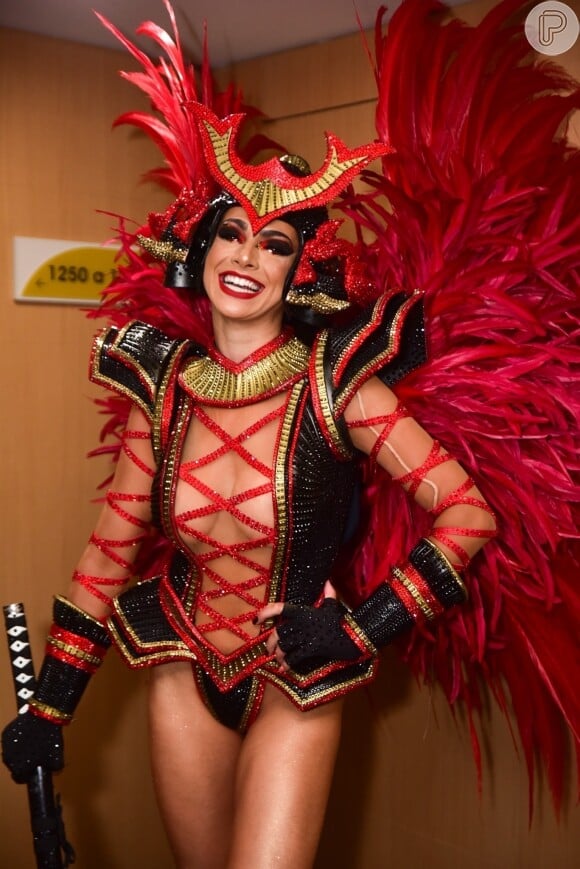 Carnaval 2024 em São Paulo: Aline Oliveira comanda a bateria da Mocidade Alegre, campeã em 2023