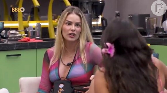 Yasmin Brunet se irrita com Davi por causa de comida da Xepa