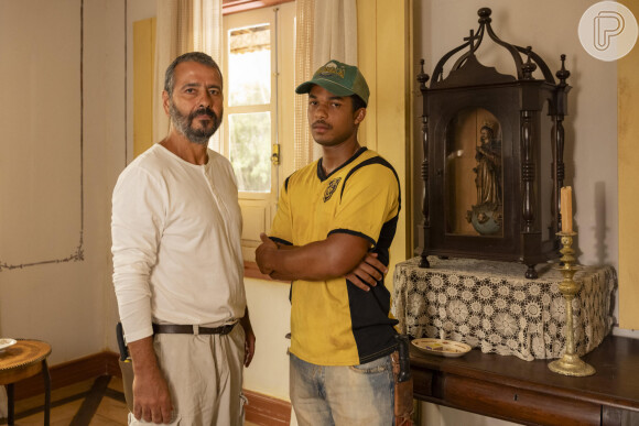 Em Renascer, José Inocêncio (Marcos Palmeira) e João Pedro (Juan Paiva) juntos