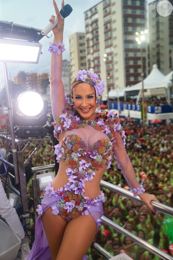 Carnaval de Salvador 2024 terá vários trios elétricos e Claudia Leitte como um dos destaques