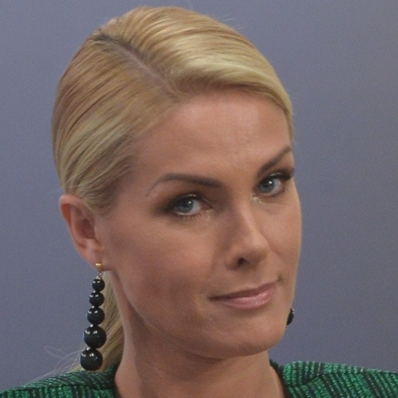 Ana Hickmann se junta a Maria da Penha em live e diz que quer informar as mulheres: 'Para que se defendam dos agressores'