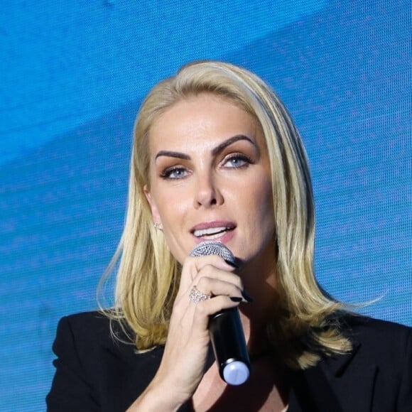 Ana Hickmann realiza, nesta terça-feira (19/01), a primeira de uma série de lives sobre os direitos das mulheres