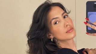 Voltaram? Gabi Brandt e Saulo Poncio chegam juntos, mas despistam no Ensaio da Anitta