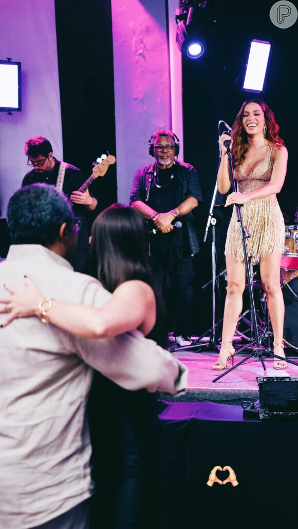 Anitta surpreendeu seu pai ao fazer show nos 60 anos dele