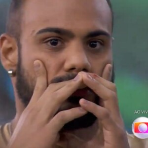 No 'BBB 24', Marcus fica nervoso ao escutar recado do Big Fone