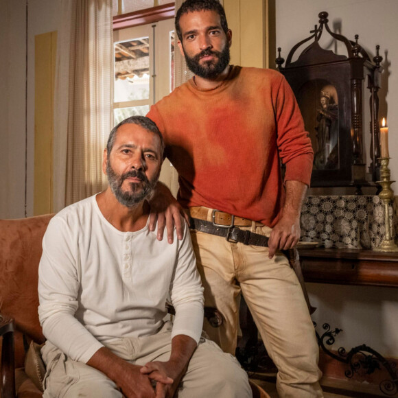 José Inocêncio (Marcos Palmeira) e José Inocêncio (Humberto Carrão) na novela 'Renascer'

