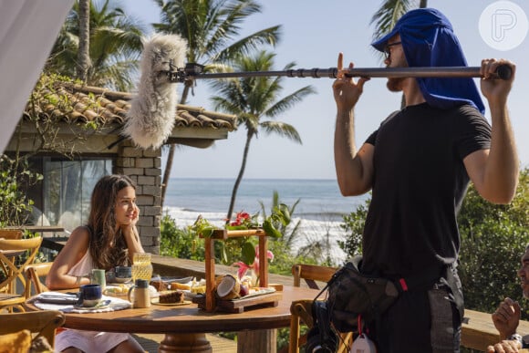 Em Renascer, bastidores da cena em que Mariana (Theresa Fonseca) chateada porque José Inocêncio quer encerrar a viagem em Ilhéus.