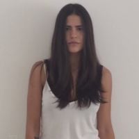 Fumando e de lingerie, Antonia Morais estreia como cantora com o single 'Fuel'