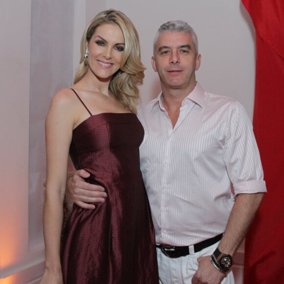 Ana Hickmann, via assessoria de imprensa, atribuiu a Alexandre Correa a responsabilidade pela dívida. Nota foi enviada ao jornalista Leo Dias