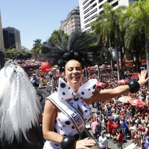 No início do Carnaval carioca, Paolla Oliveira participou do desfile do Cordão do Bola Preta. 