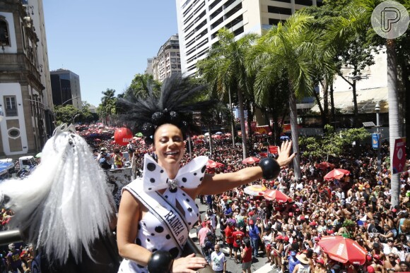 No início do Carnaval carioca, Paolla Oliveira participou do desfile do Cordão do Bola Preta. 