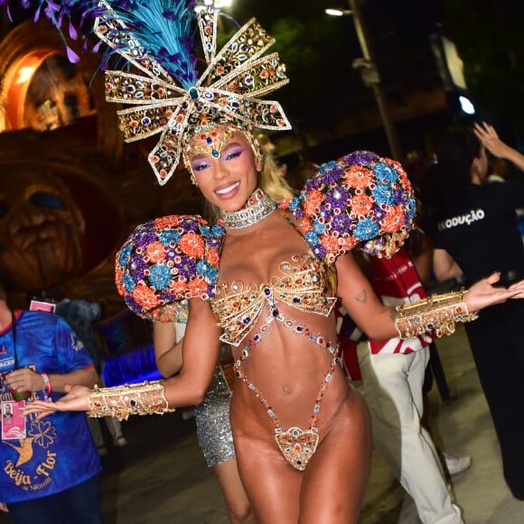 Dieta rigorosa e treino pesado: Brunna Gonçalves exibe corpo sequinho em fantasia de R$ 500 mil na Sapucaí