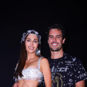 Xande Negrão, ex-marido de Marina Ruy Barbosa, vai à Sapucaí com atual namorada