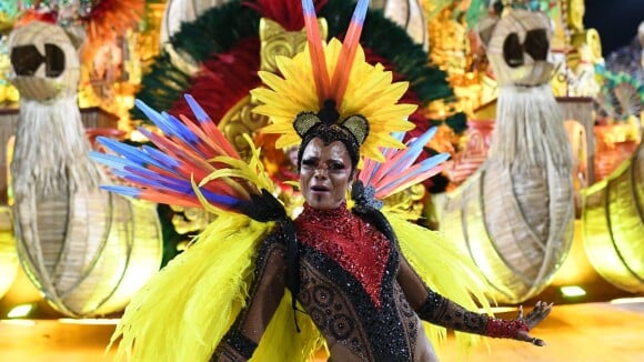 Adriana Bombom leva web à loucura com corpo definido e samba no pé em desfile da Grande Rio. Veja fotos e vídeos!