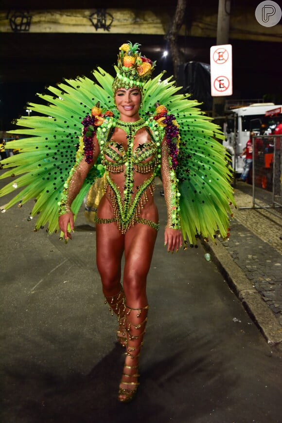 Carnaval 2024: Musa da Mocidade, Aline Mineiro usou fantasia poderosa em verde