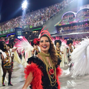 Influenciadora Thaynara OG mostrou muito dom para o samba no desfile da Mangueira