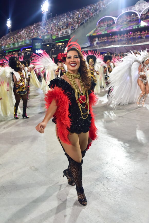 Influenciadora Thaynara OG mostrou muito dom para o samba no desfile da Mangueira