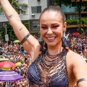 Carnaval 2024 de Paolla Oliveira: atriz definiu como 'liberdade' seu sentimento após julgamento pelo corpo real. 'Quando a gente se permite ser quem é as pessoas percebem. E é claro que tem um preço'
