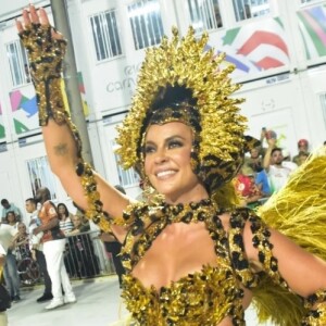 Paolla Oliveira se fantasiou de onça no desfile de carnaval 2024 da Grande Rio