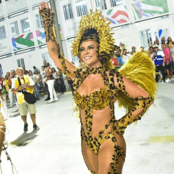 Paolla Oliveira se fantasiou de onça no desfile de carnaval 2024 da Grande Rio