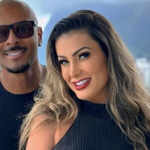 Andressa Urach completa 1 mês de namoro com o ator pornô Lucas Ferraz nesta quinta-feira (22) e não faltaram declarações de amor intensas nas redes sociais