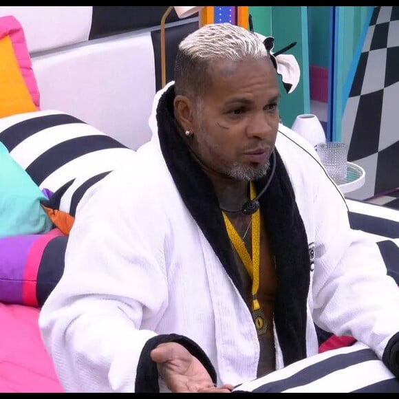 Mulher de Rodriguinho se irrita com perfis oficiais de Fernanda e Pitel