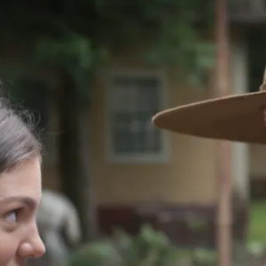 Em 'Além da Ilusão', Olívia (Debora Ozório) se apaixonou perdidamente por Padre Tenório (Jayme Matarazzo), revelando seu amor para o sacerdote no confessionário. No final, eles se casaram depois de ele ter sido liberado pelo Vaticano.