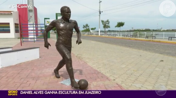 Daniel Alves teve estátua vandalizada em cidade da Bahia após condenação por estupro