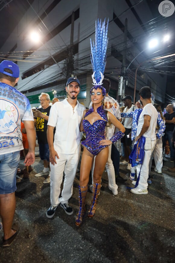 Giovanna Lancellotti posou com o namorado, Gabriel David, futuro presidente da Liesa, que organiza o desfile de carnaval do Grupo Especial