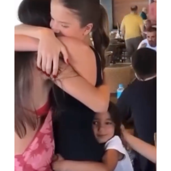 Rafa Justus apareceu pela primeira vez sem o curativo durante um almoço de família