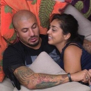 No BBB 15, Fernando logo engatou um crush em Amanda porém com a chegada da sister Aline, seu coração ficou dividido entre as duas e logo ficou com Aline