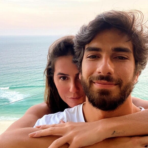 Deborah Secco é casada com Hugo Moura desde 2015