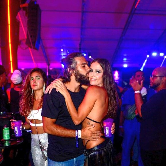 Deborah Secco disse que o pênis de Hugo Moura era duro como uma madeira