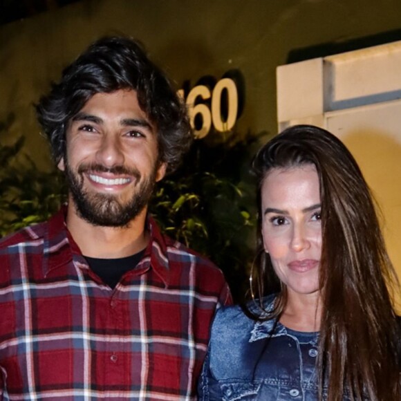 Deborah Secco explica sumiço do marido das suas redes sociais após ter intimidade exposta