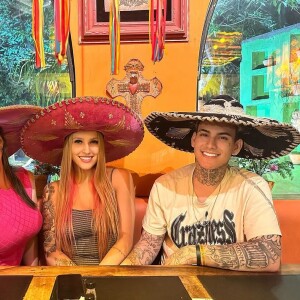 Arthur Urach, filho mais velho de Andressa Urach, namora a DJ Gabi Ayala