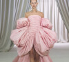 O vestido escolhido por Ariana Grande para o Oscar 2024 é do estilista Giambattista Valli