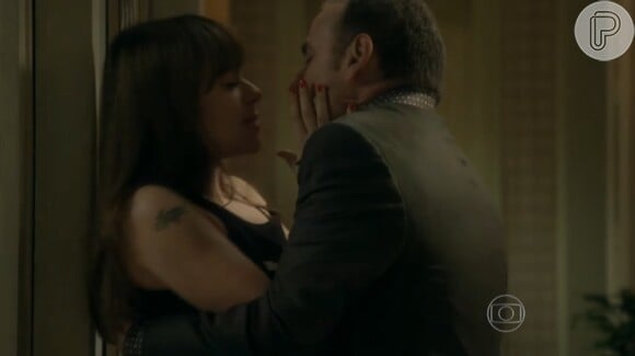 Depois, Susana e Fernando se beijam e acabam transando na casa de Cristina
