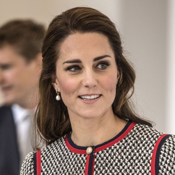 'Kate Middleton não grava uma mensagem de vídeo para o público porque a reação seria de grande choque e preocupação com sua aparência', diz fonte da revista americana