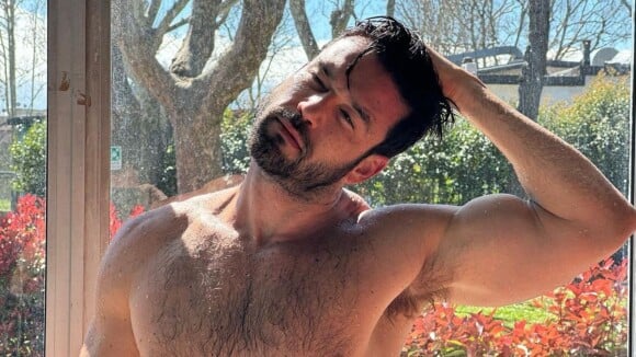 Sergio Marone destaca corpo definido em foto só de sunga e grande detalhe deixa internautas perplexos: 'Eu dei zoom'