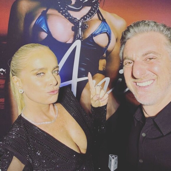 Luciano Huck também prestigiou festa de Anitta com Angélica