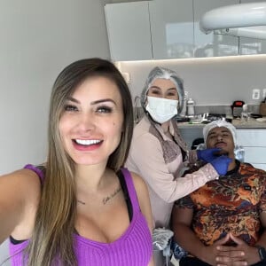 Namorado de Andressa Urach fez preenchimentos no maxilar, nariz, boca, queixo e olheiras