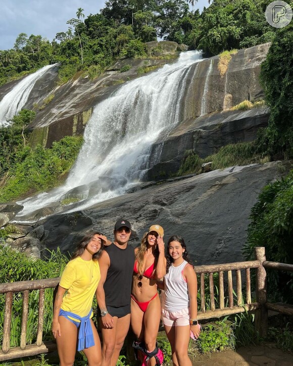 Vanessa Lopes e a família, em foto compartilhada no Instagram neste sábado (30)