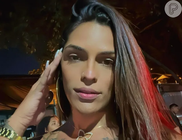 Samara, conhecida por Yago Mapoua nas redes sociais, foi detida por porte ilegal de arma e levada para o presídio de Benfica, localizado na Zona Norte do Rio de Janeiro
