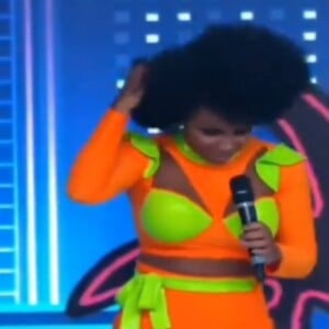 Ratinho acusa uma bailarina negra de usar peruca e ter piolho durante seu programa no SBT