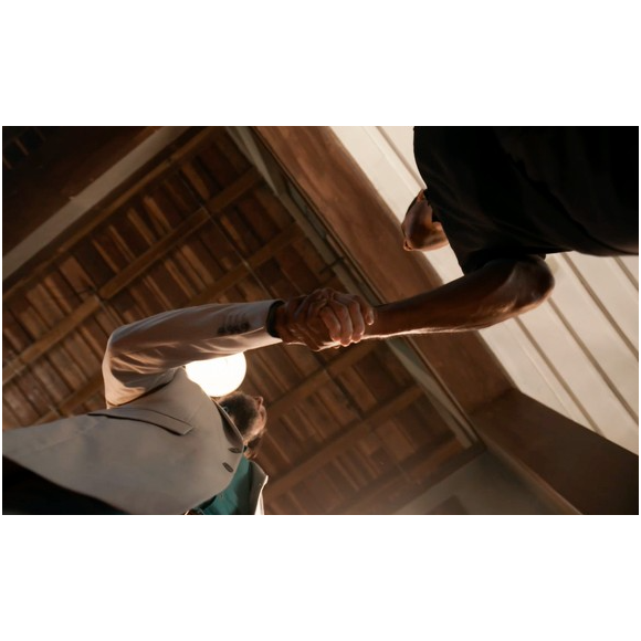 Em 'Renascer', Egídio (Vladimir Brichta) faz ameaça cruel a Bento (Marcello Melo Jr.) , deixando o rapaz morrendo de medo.