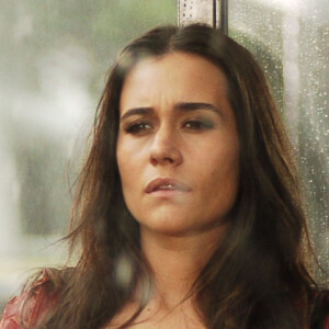 A vilã da novela da Globo 'Paraíso Tropical', Taís, interpretada por Alessandra Negrini, será encontrada no apartamento de Daniel (Fábio Assunção )